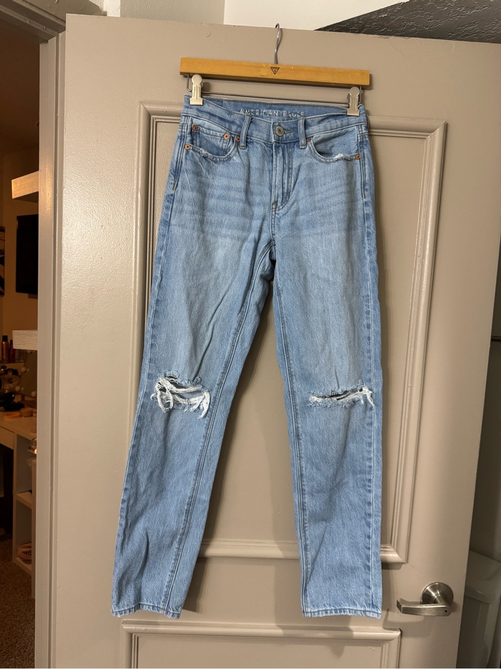 American Eagle 90s straight Light Blue Distressed Women's Jeans